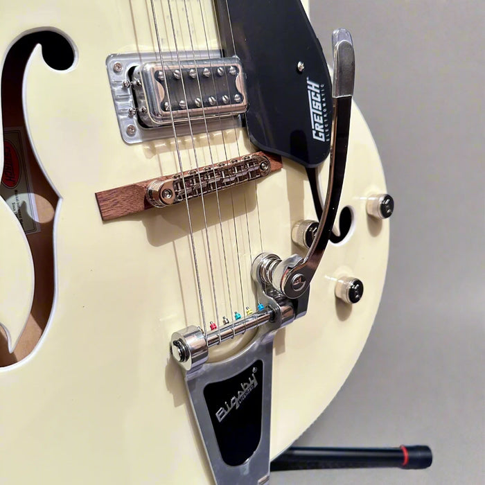 Gretsch G5420T Electromatic Classic Hollow Body Electric Guitar w/ Bigsby - Vintage White/London Grey