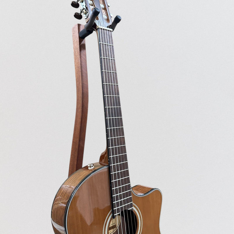 Fender CN-140SCE Thinline Concert Nylon String Acoustic Guitar w/ Case - Natural