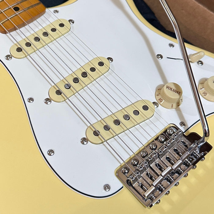 Fender Vintera II '70s Stratocaster Electric Guitar 2023 - Vintage White