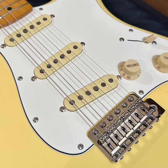 Fender Vintera II '70s Stratocaster Electric Guitar - Vintage White