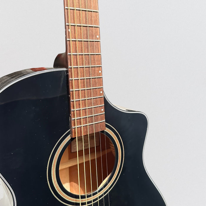 Breedlove Organic Collection Signature Concert Cutaway CE Acoustic-Electric Guitar - Black